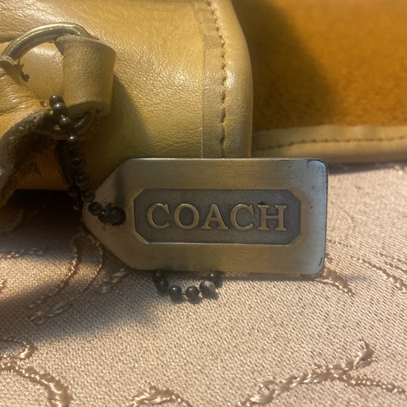 Coach Vintage Emmie. Gorgeous golden yellow color. - Picture 9 of 9